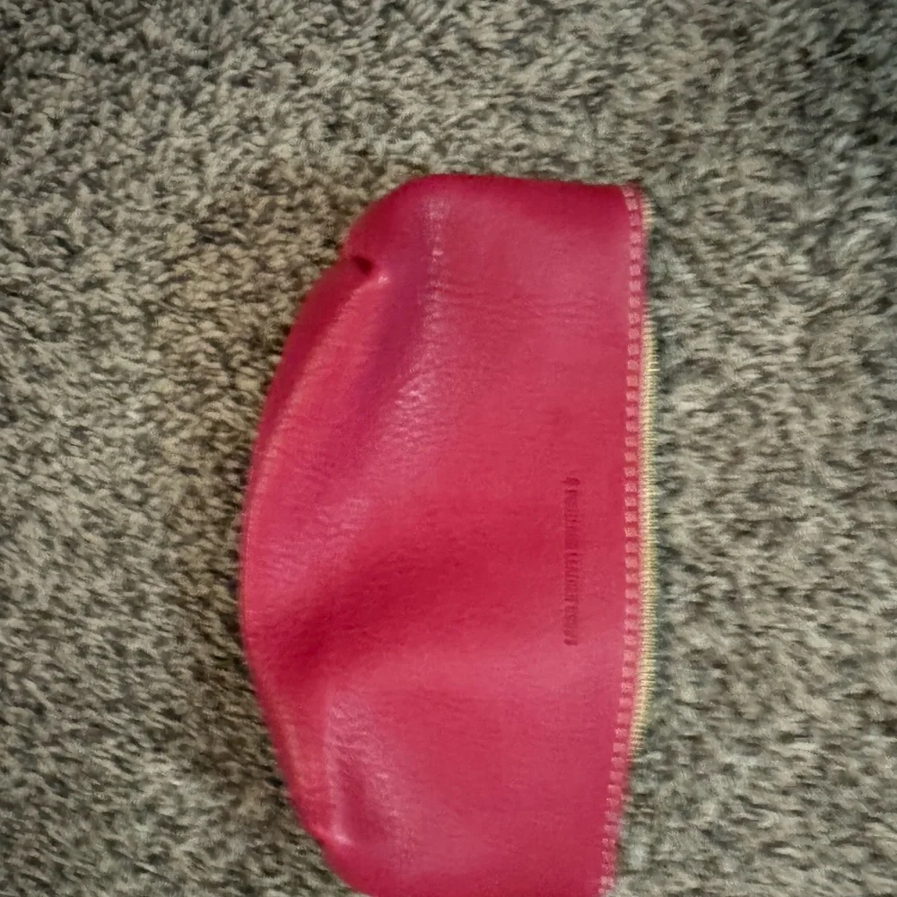 Portland Leather magenta cosmetic